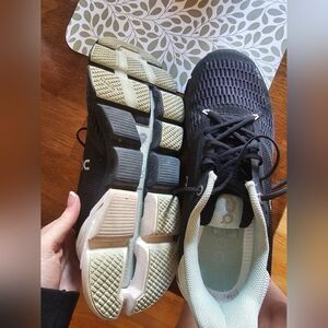 Women's Black and Mint On Clouds, Women Size 9.5